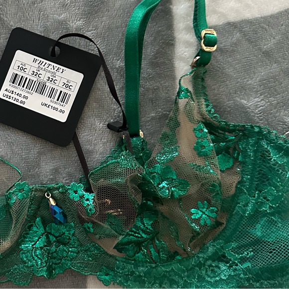 WHITNEY
EMERALD BRA 32C - Picture 7 of 7